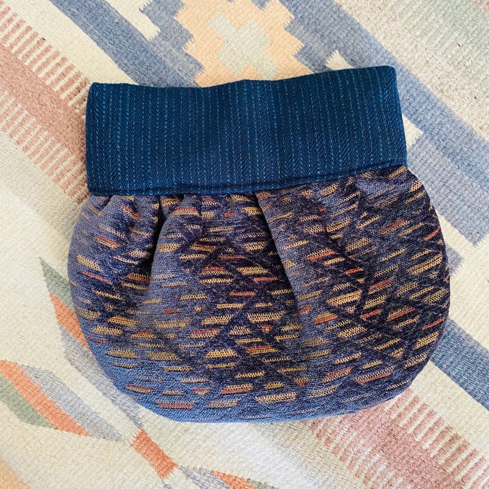 Ambatana Threads Clutch Handbag - Picture 2 of 9